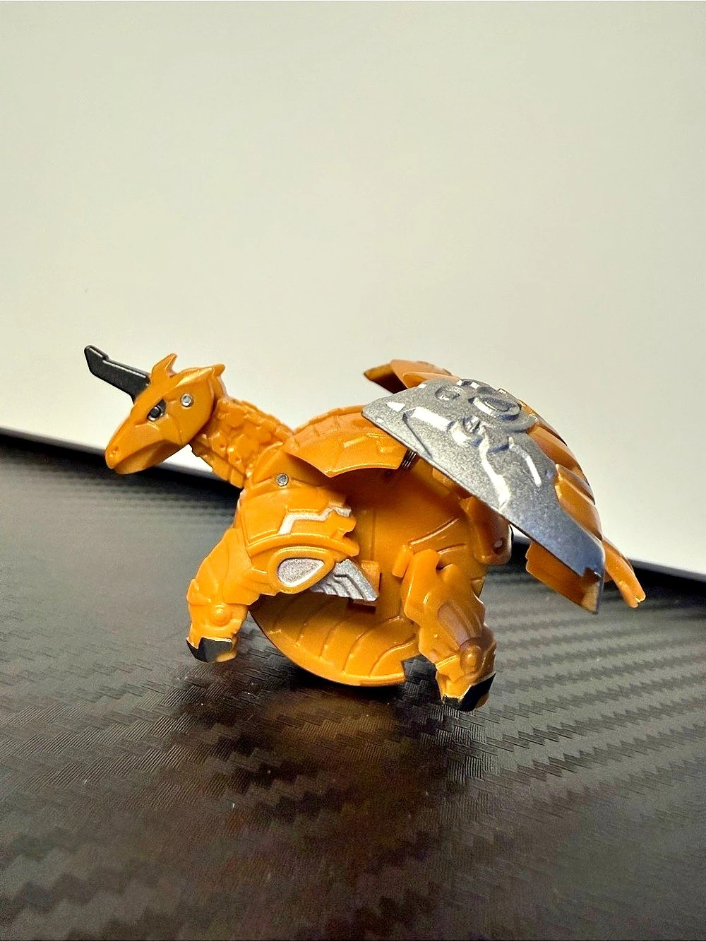 Bakugan Pegatrix Gold Aurelus B600 Battle Planet Dragon Figure